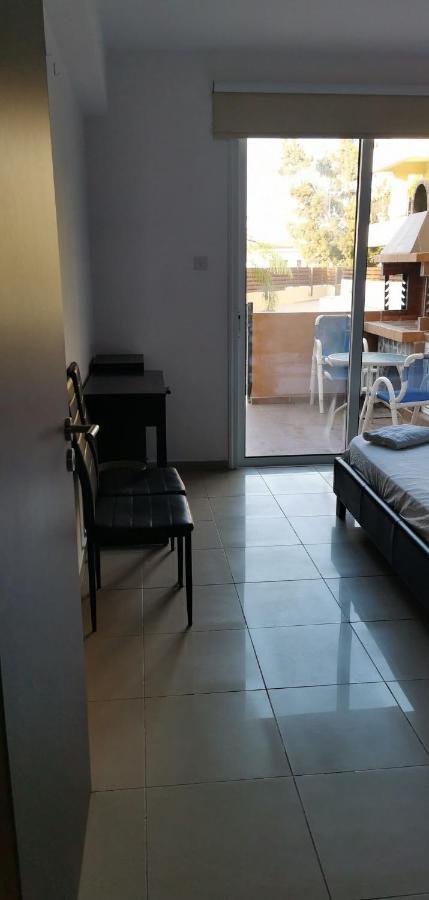 Chairallas Nicoleta Paralimni Bagian luar foto